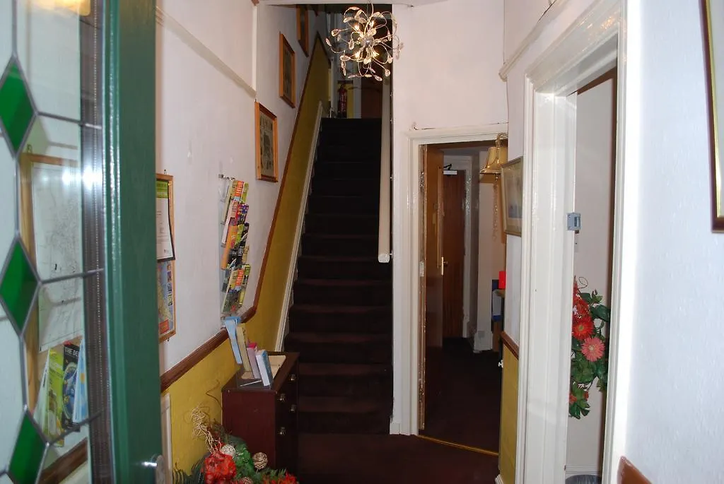 Mayville Guest House Bridlington 2*,